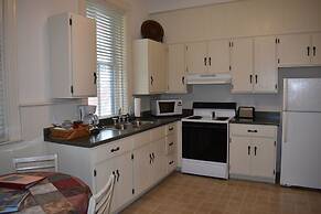 Hermann Crown Suites