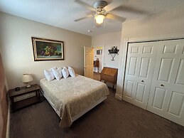 Hermann Crown Suites