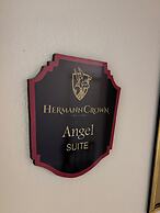 Hermann Crown Suites