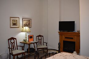Hermann Crown Suites
