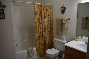 Hermann Crown Suites