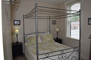 Hermann Crown Suites