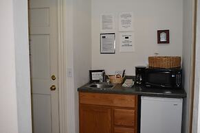 Hermann Crown Suites