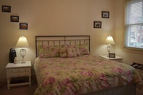 Hermann Crown Suites
