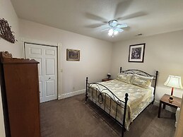 Hermann Crown Suites