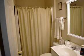 Hermann Crown Suites