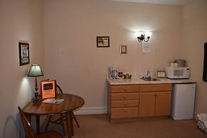 Hermann Crown Suites