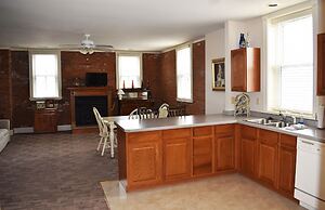 Hermann Crown Suites
