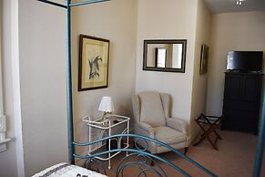 Hermann Crown Suites