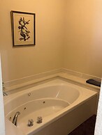 Hermann Crown Suites