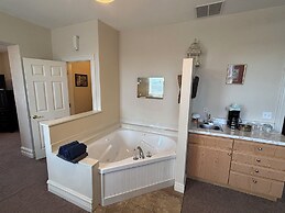 Hermann Crown Suites