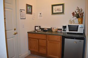Hermann Crown Suites