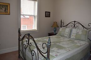 Hermann Crown Suites