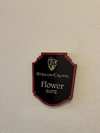 Hermann Crown Suites