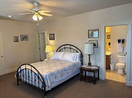 Hermann Crown Suites