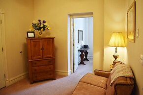 Hermann Crown Suites