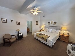 Hermann Crown Suites