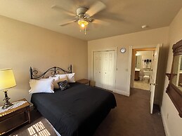 Hermann Crown Suites