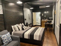 Hermann Crown Suites