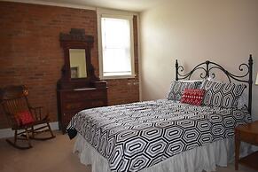 Hermann Crown Suites