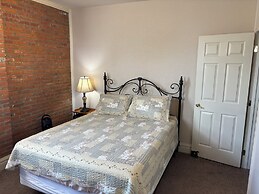 Hermann Crown Suites