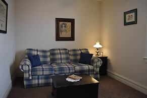 Hermann Crown Suites