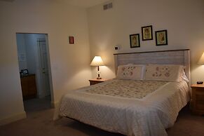Hermann Crown Suites