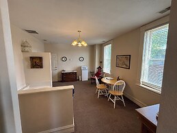 Hermann Crown Suites
