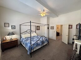 Hermann Crown Suites
