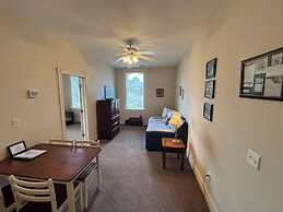 Hermann Crown Suites