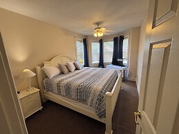 Hermann Crown Suites