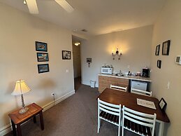 Hermann Crown Suites