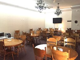 Hermann Crown Suites