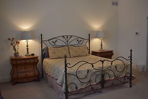 Hermann Crown Suites