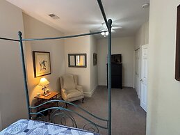 Hermann Crown Suites