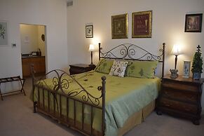 Hermann Crown Suites