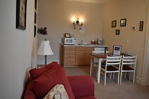 Hermann Crown Suites