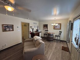Hermann Crown Suites