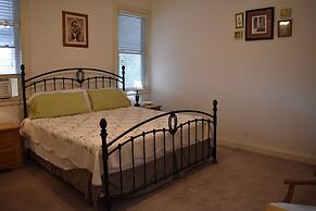 Hermann Crown Suites