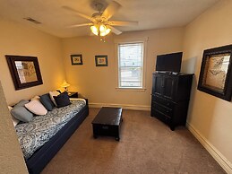 Hermann Crown Suites