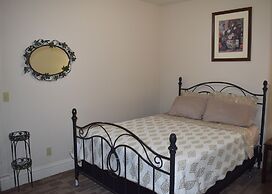 Hermann Crown Suites