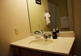 Hermann Crown Suites