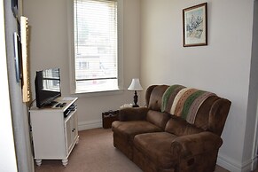 Hermann Crown Suites