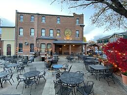 Hermann Crown Suites