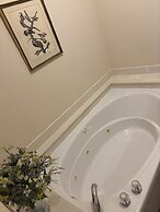 Hermann Crown Suites