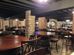 Hermann Crown Suites