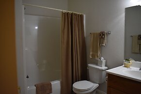 Hermann Crown Suites