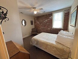 Hermann Crown Suites