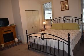 Hermann Crown Suites