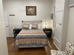 Hermann Crown Suites